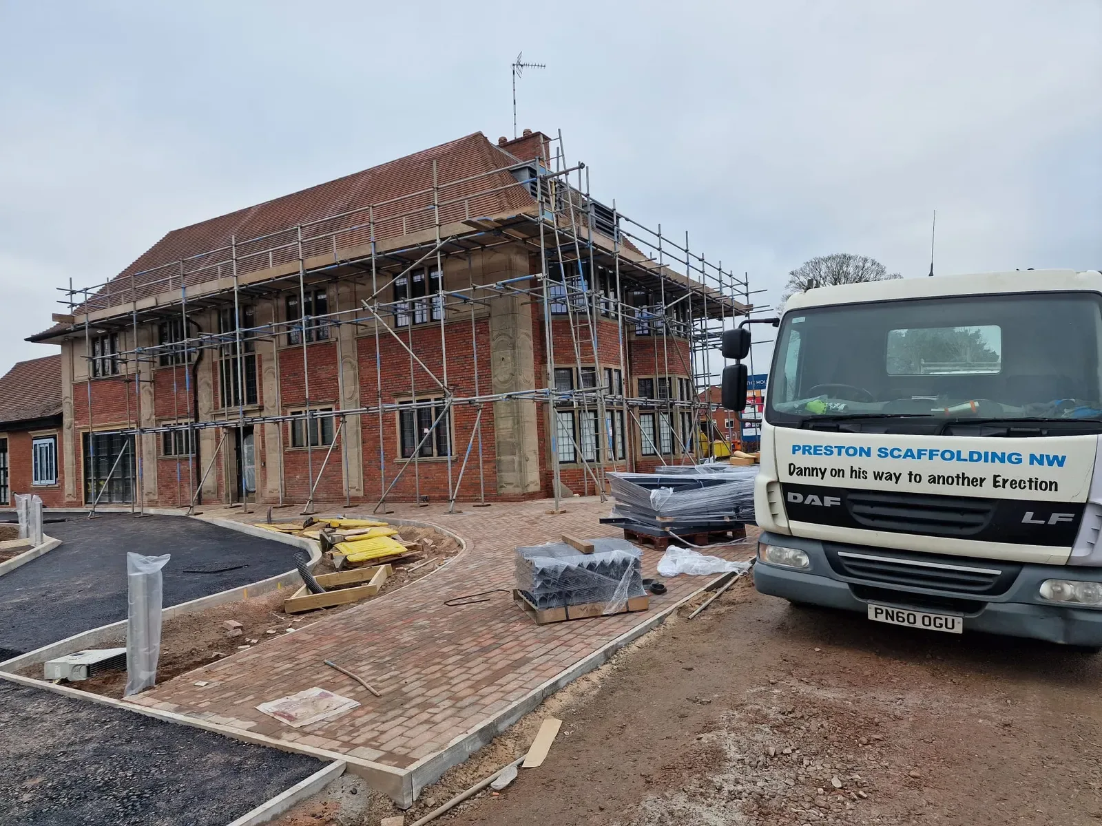 Preston Scaffolding NW wagon arriving on a new build site